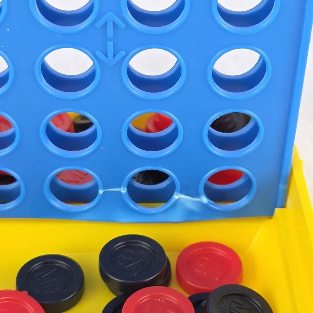 Vintage 1986 MB Travel Connect Four Complete Pocket Game Fast Shipping